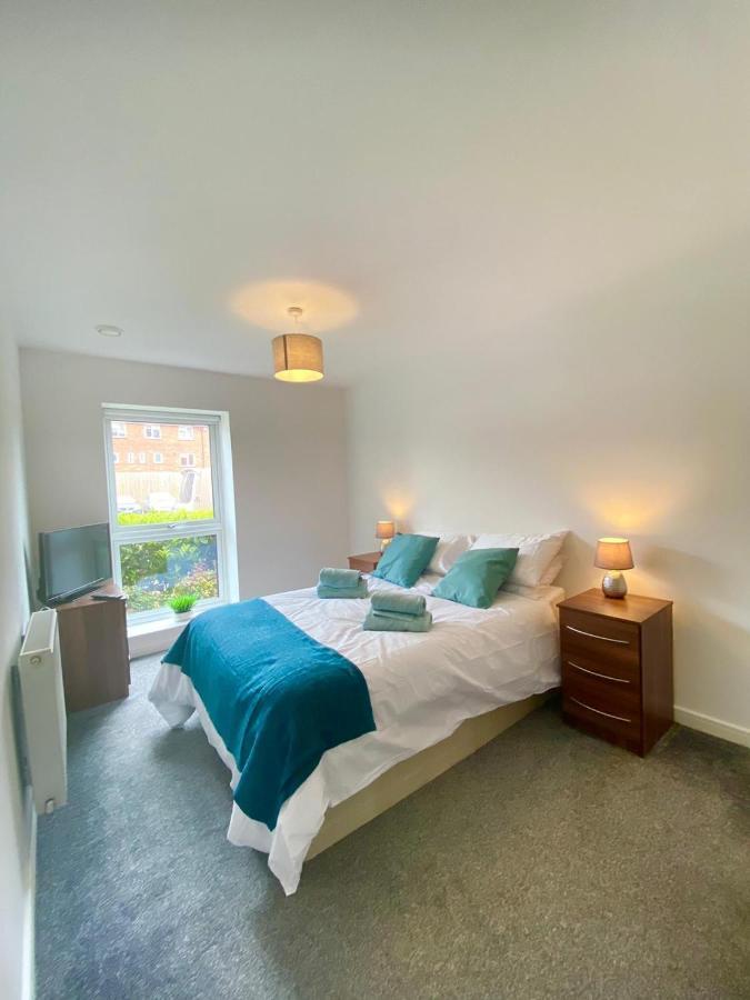 2 Double Beds Or 4 Singles, 2 Bathrooms, Free Parking, Smart Tv'S, Close To Gunwharf Quays, Beach & Historic Dockyard Portsmouth Exteriör bild