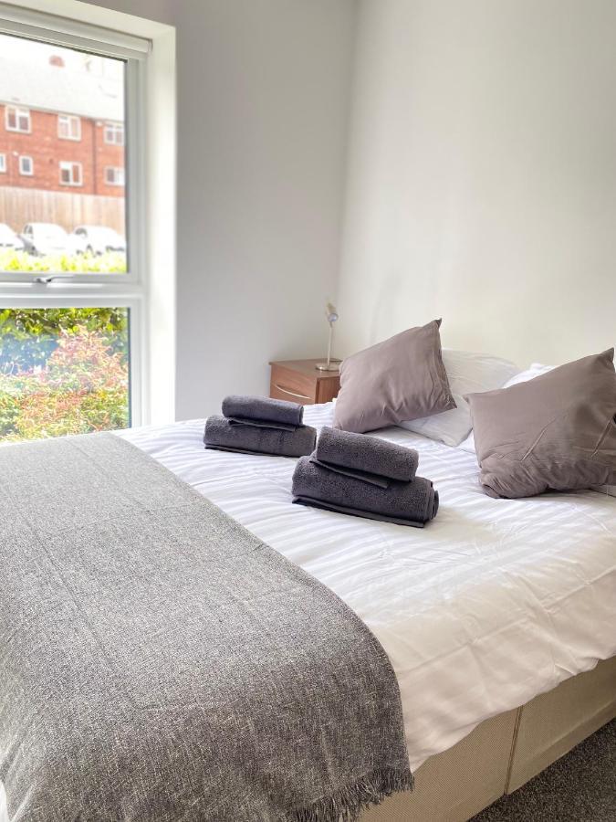 2 Double Beds Or 4 Singles, 2 Bathrooms, Free Parking, Smart Tv'S, Close To Gunwharf Quays, Beach & Historic Dockyard Portsmouth Exteriör bild