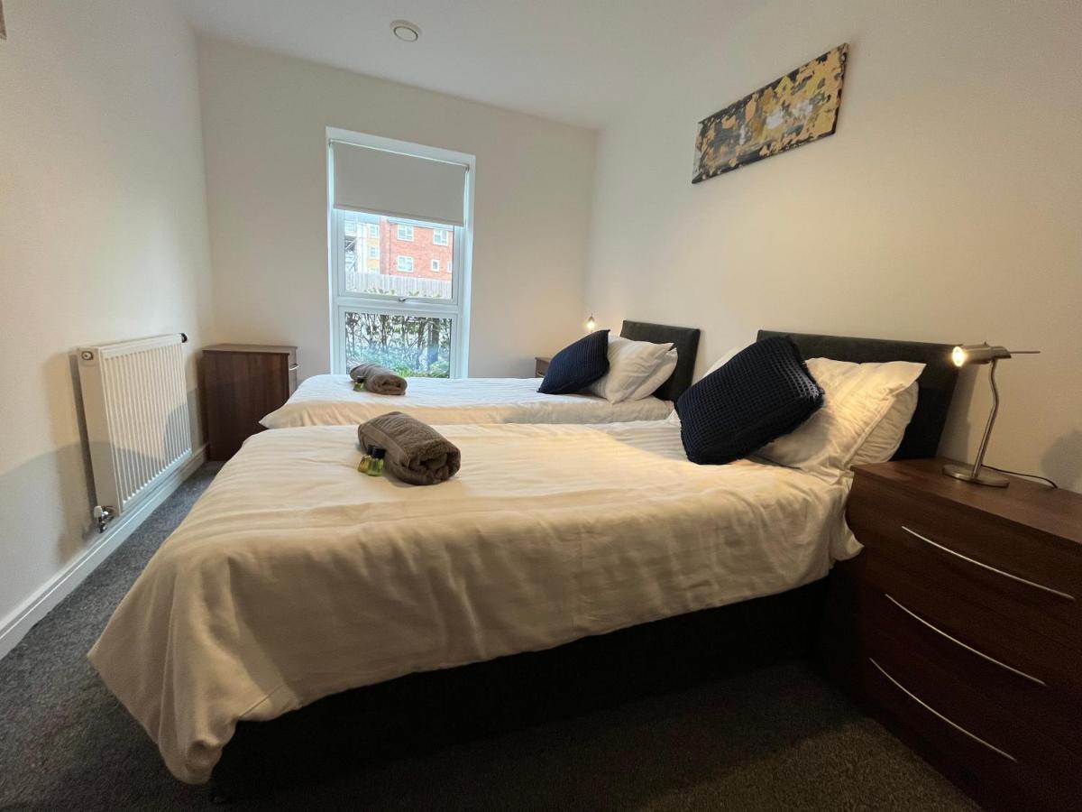 2 Double Beds Or 4 Singles, 2 Bathrooms, Free Parking, Smart Tv'S, Close To Gunwharf Quays, Beach & Historic Dockyard Portsmouth Exteriör bild